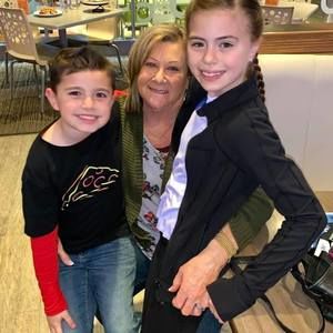 Meet your Posher, Lory